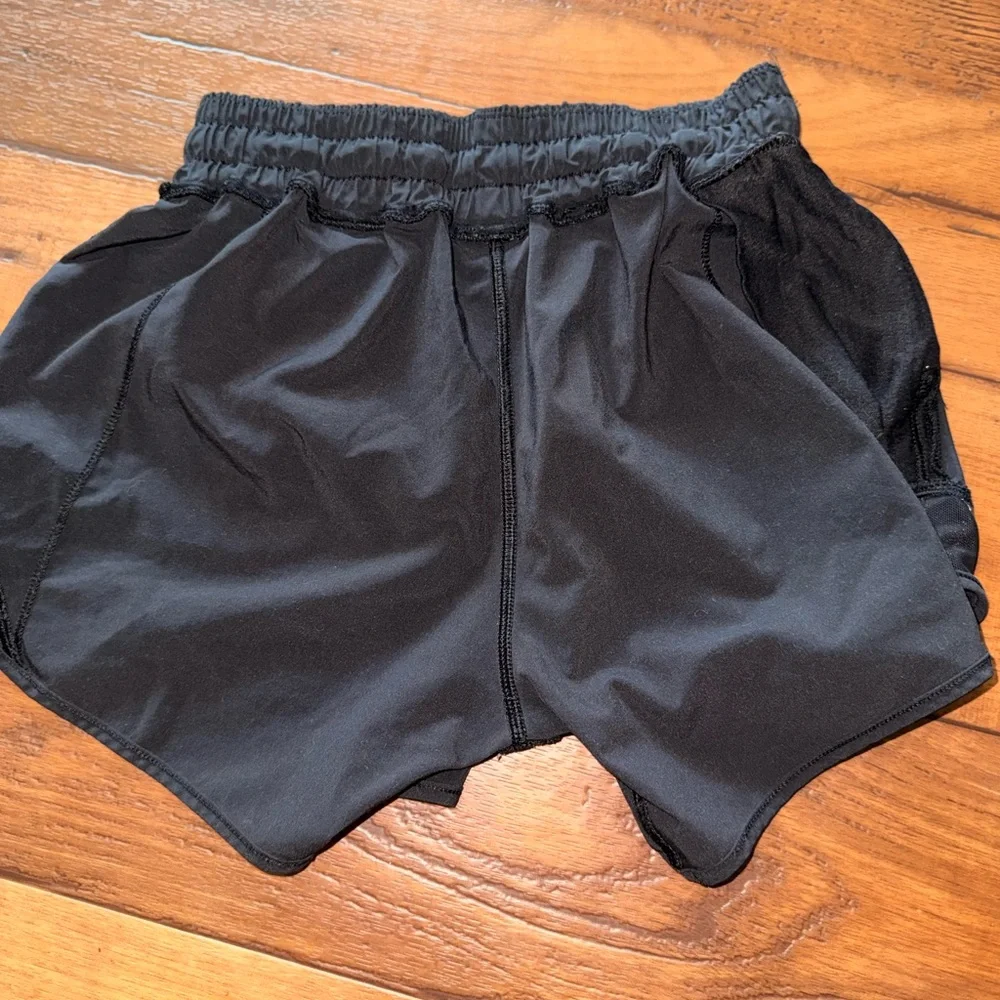 Excellent Lululemon Hotty Hot Short II Long 4" Low Rise Black Size:0/ 00 - Picture 9 of 13